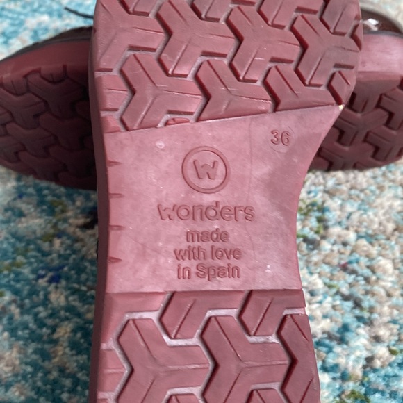 Used burgundy moccasins - Picture 3 of 6